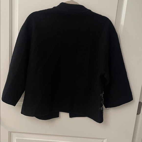 Jones New York Collection/Black Merino Wool Cape Style Sweater/Embroidery Front - Picture 6 of 8